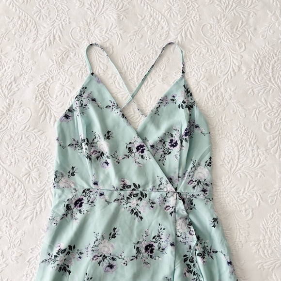 NWOT In Love Forever Sage Green Floral Lace-Up High-Low Maxi Dress Medium - Picture 3 of 8